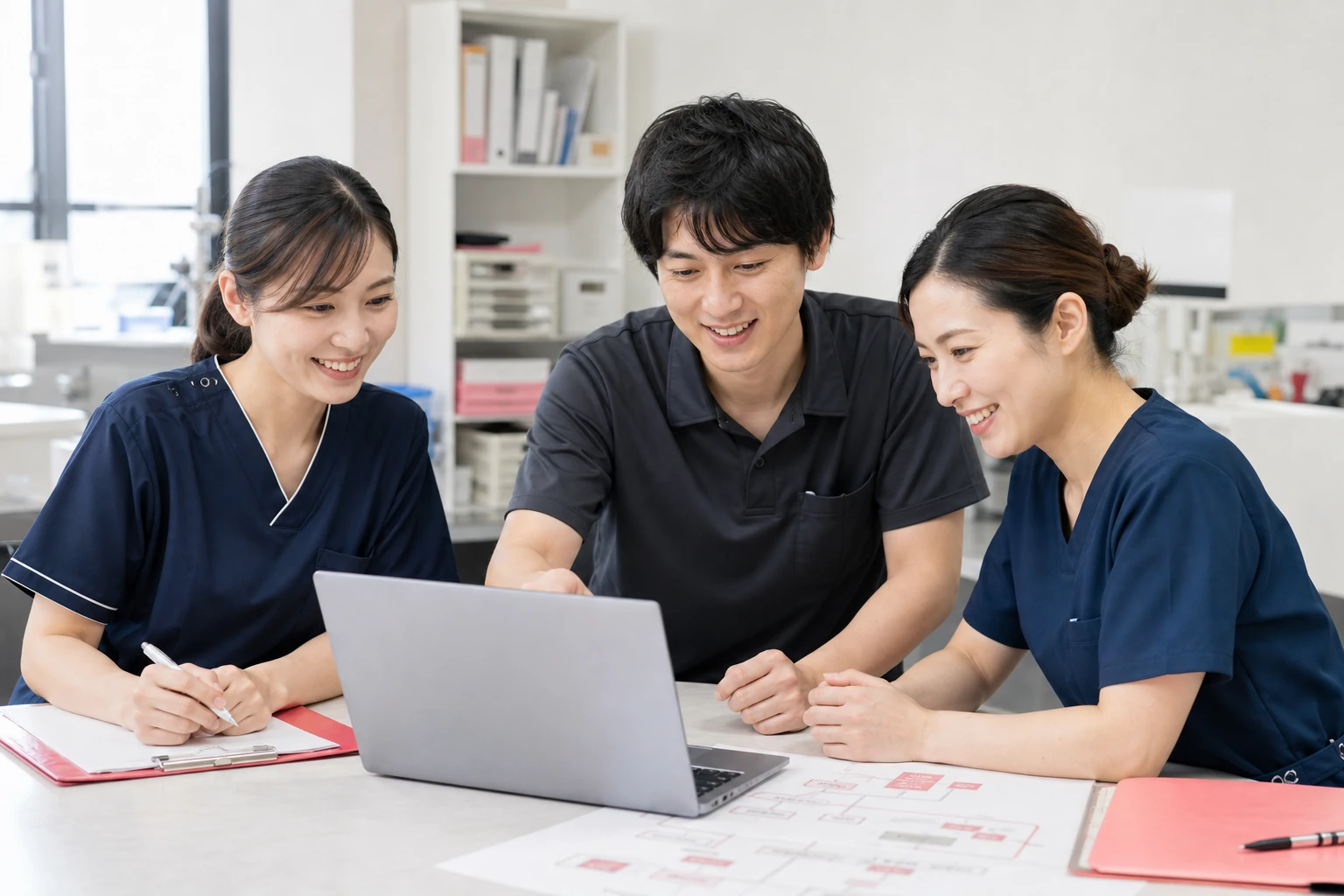 医療現場でデジタル活用を検討するチームのイメージ