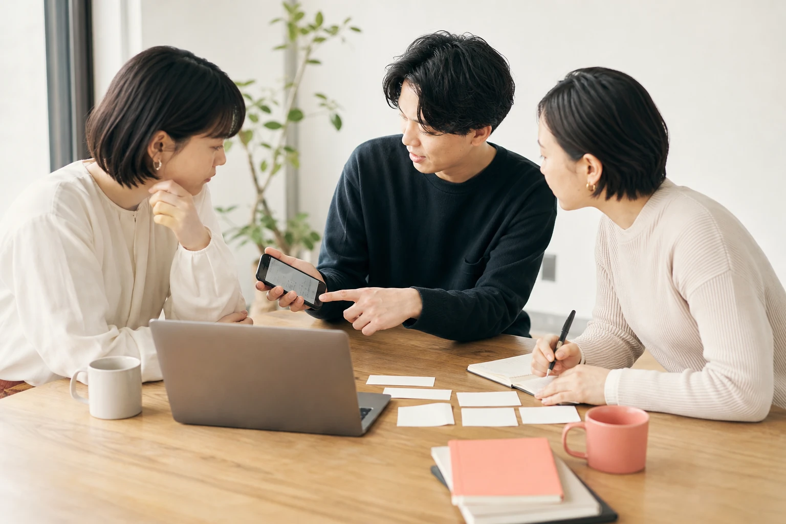 SNS・Webの発信導線を設計するチームのイメージ